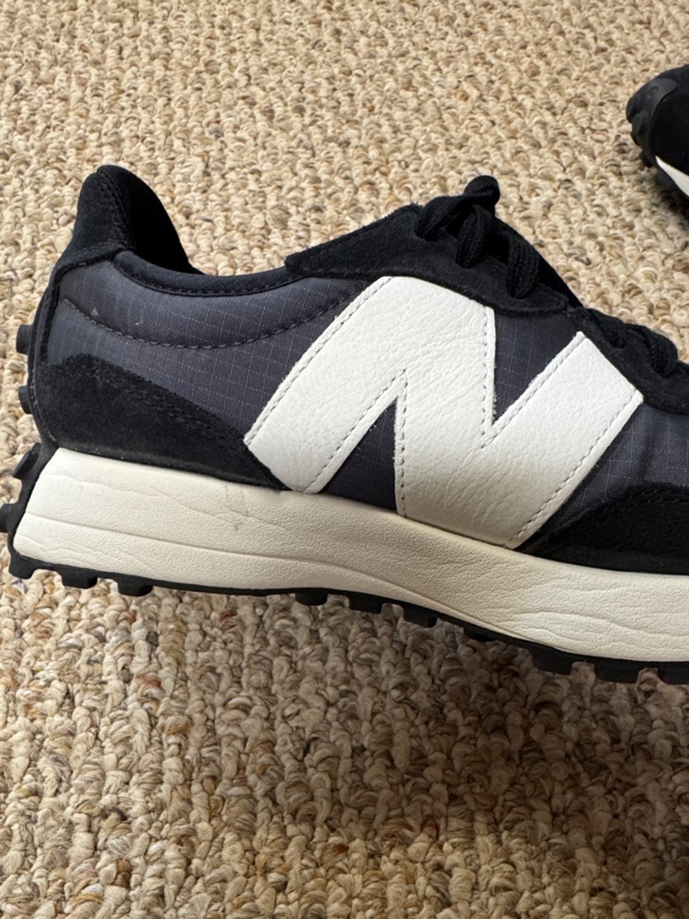 Figs New Balance 327-Black /White -8.5 Worn a few times -like new. No box. - Picture 11 of 16
